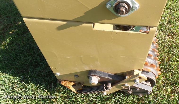 image for item DO9899 Land Pride 1572 seeder