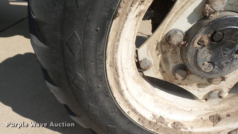 image for item DO9909 2002 New Holland TN55S tractor