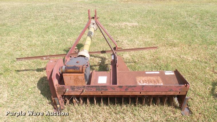 image for item DO9978 Toro Aerothatch 83 slit seeder