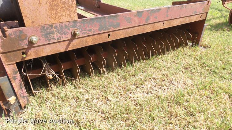 image for item DO9978 Toro Aerothatch 83 slit seeder