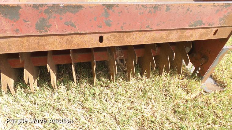 image for item DO9978 Toro Aerothatch 83 slit seeder
