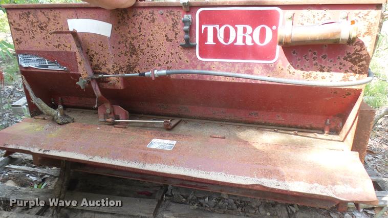 image for item DO9978 Toro Aerothatch 83 slit seeder