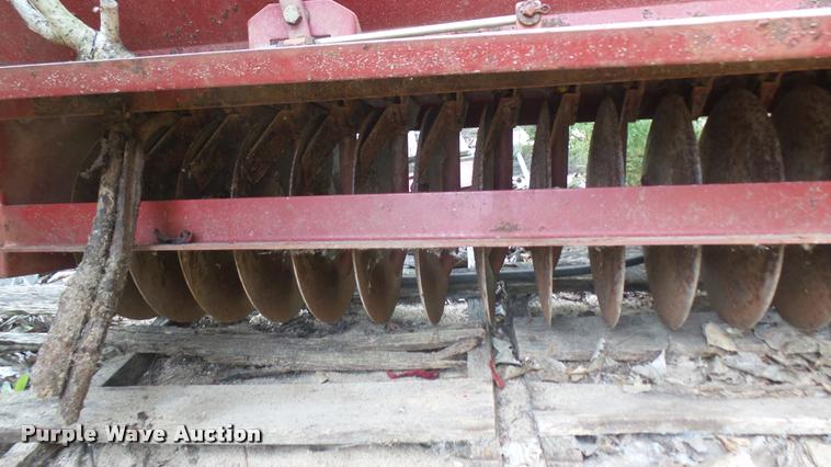 image for item DO9978 Toro Aerothatch 83 slit seeder