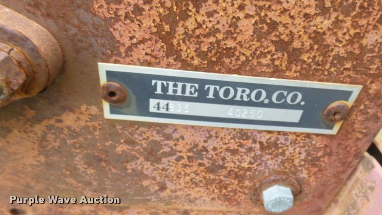 image for item DO9978 Toro Aerothatch 83 slit seeder