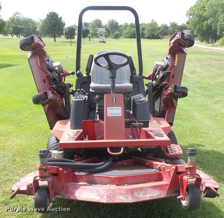 image for item DO9981 Toro Groundmaster 4000D greens mower
