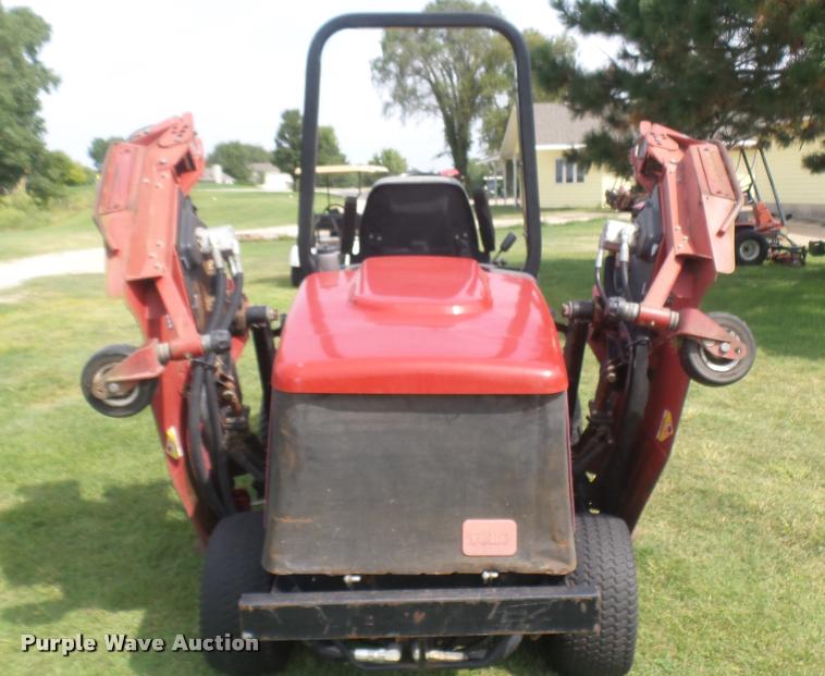 image for item DO9981 Toro Groundmaster 4000D greens mower