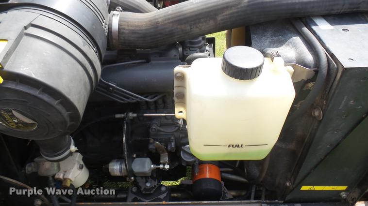 image for item DO9981 Toro Groundmaster 4000D greens mower