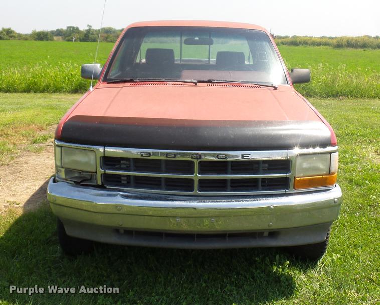 image for item DP9206 1991 Dodge Dakota Club Cab pickup truck