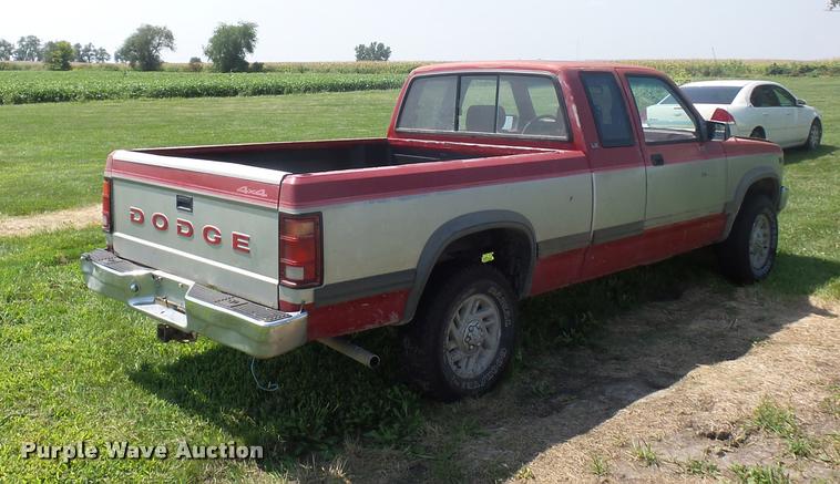 image for item DP9206 1991 Dodge Dakota Club Cab pickup truck