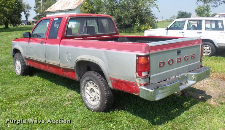 image for item DP9206 1991 Dodge Dakota Club Cab pickup truck