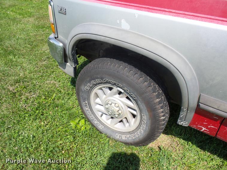 image for item DP9206 1991 Dodge Dakota Club Cab pickup truck