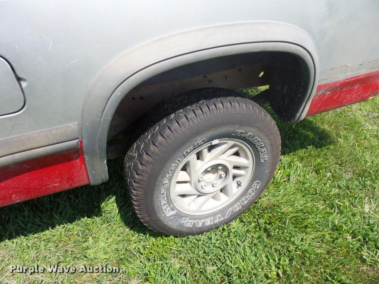 image for item DP9206 1991 Dodge Dakota Club Cab pickup truck