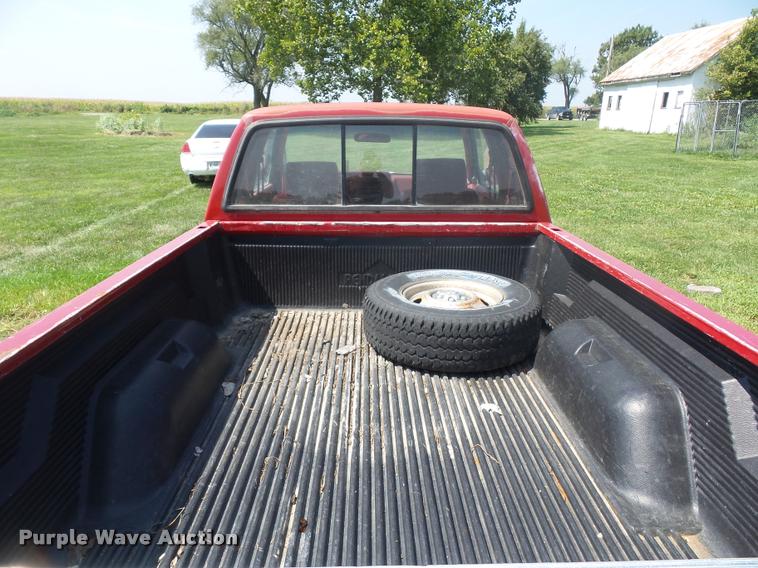 image for item DP9206 1991 Dodge Dakota Club Cab pickup truck