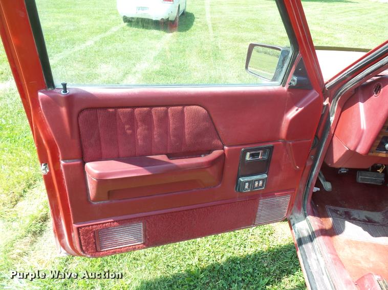 image for item DP9206 1991 Dodge Dakota Club Cab pickup truck