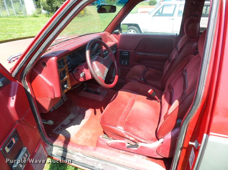 image for item DP9206 1991 Dodge Dakota Club Cab pickup truck