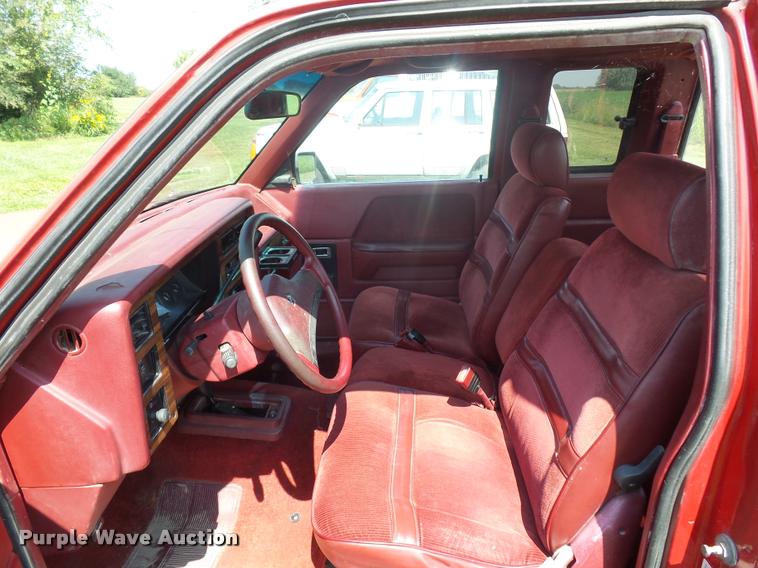 image for item DP9206 1991 Dodge Dakota Club Cab pickup truck