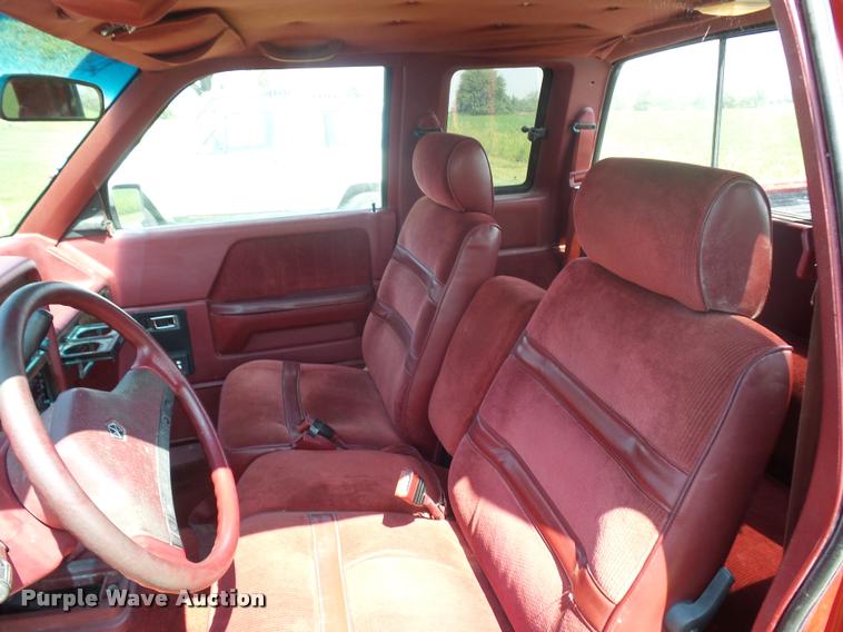 image for item DP9206 1991 Dodge Dakota Club Cab pickup truck