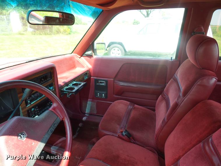image for item DP9206 1991 Dodge Dakota Club Cab pickup truck