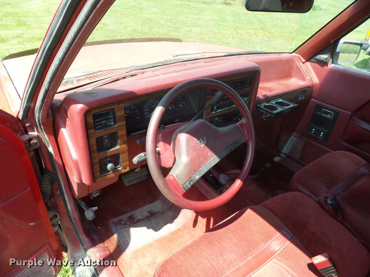 image for item DP9206 1991 Dodge Dakota Club Cab pickup truck