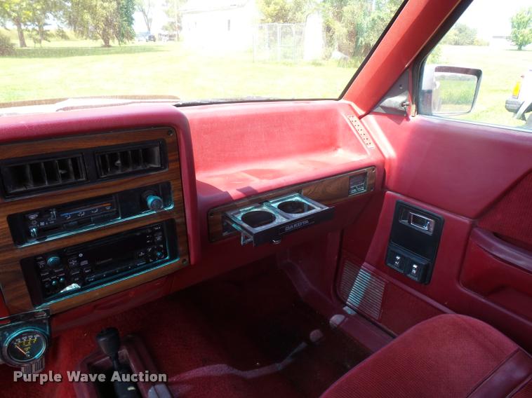 image for item DP9206 1991 Dodge Dakota Club Cab pickup truck