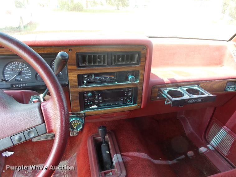 image for item DP9206 1991 Dodge Dakota Club Cab pickup truck