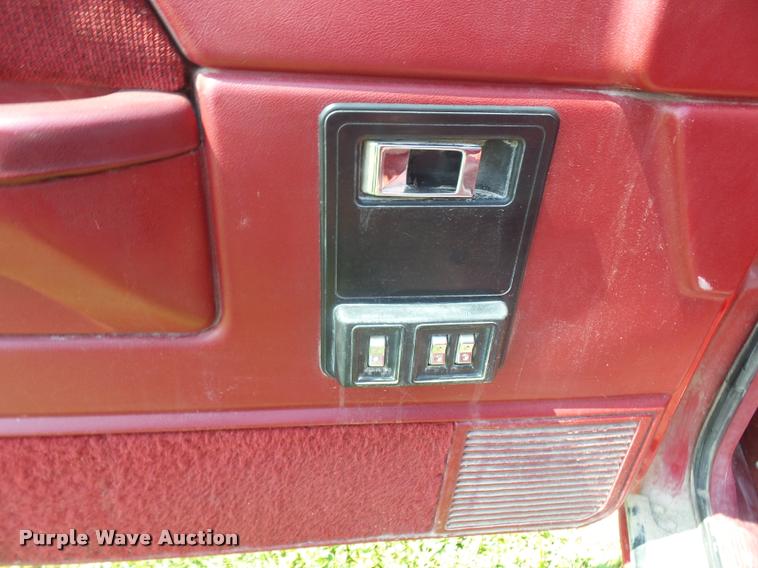 image for item DP9206 1991 Dodge Dakota Club Cab pickup truck
