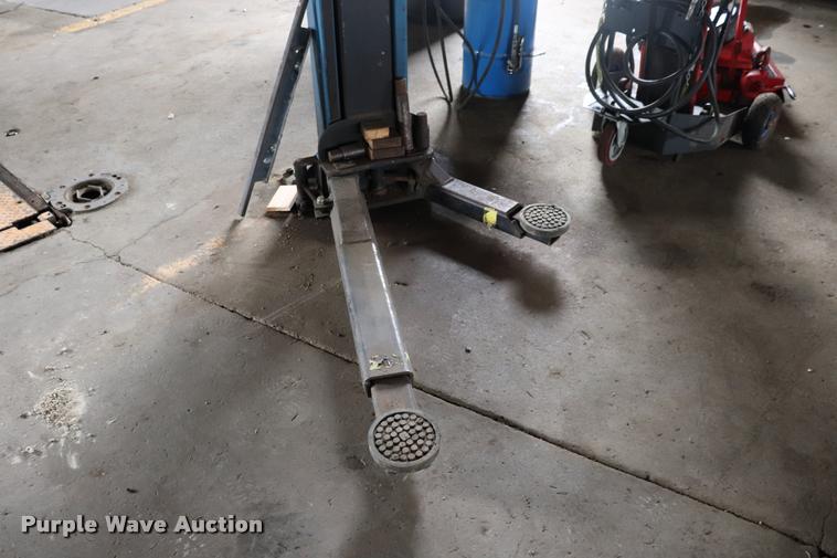 image for item DQ9271 ALM Corp. 7002A lift