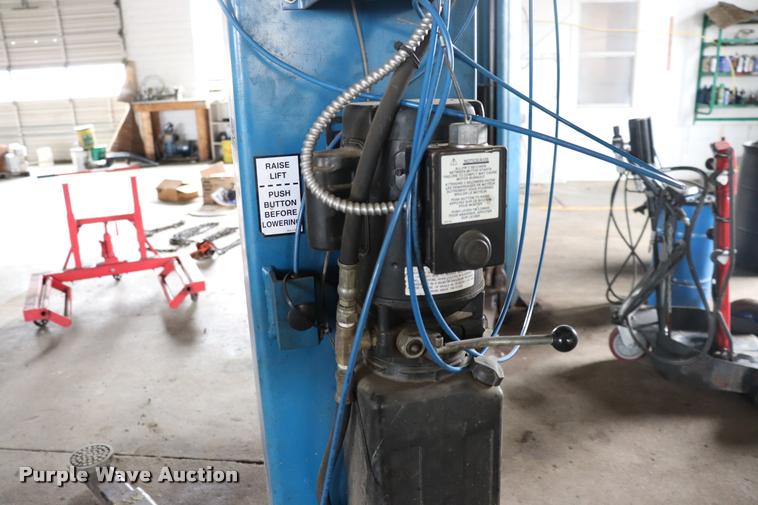 image for item DQ9271 ALM Corp. 7002A lift