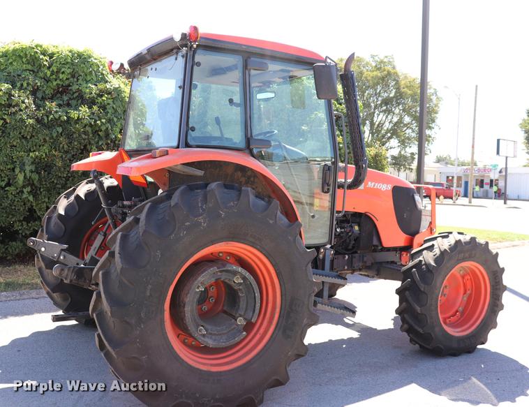 image for item DQ9316 2013 Kubota M108S HFWD tractor