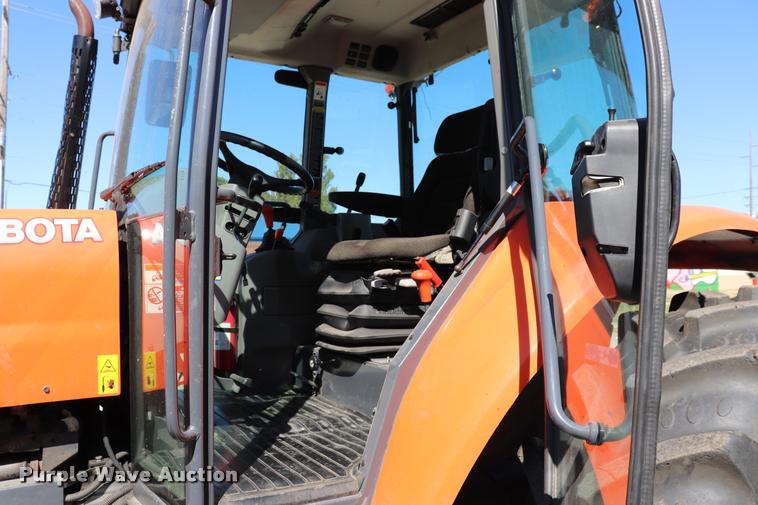 image for item DQ9316 2013 Kubota M108S HFWD tractor