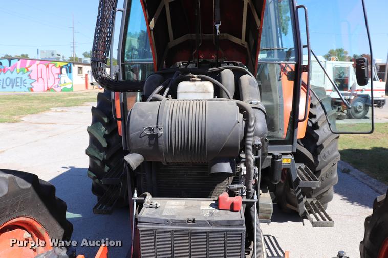 image for item DQ9316 2013 Kubota M108S HFWD tractor