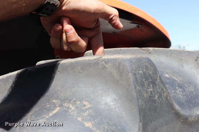 image for item DQ9316 2013 Kubota M108S HFWD tractor