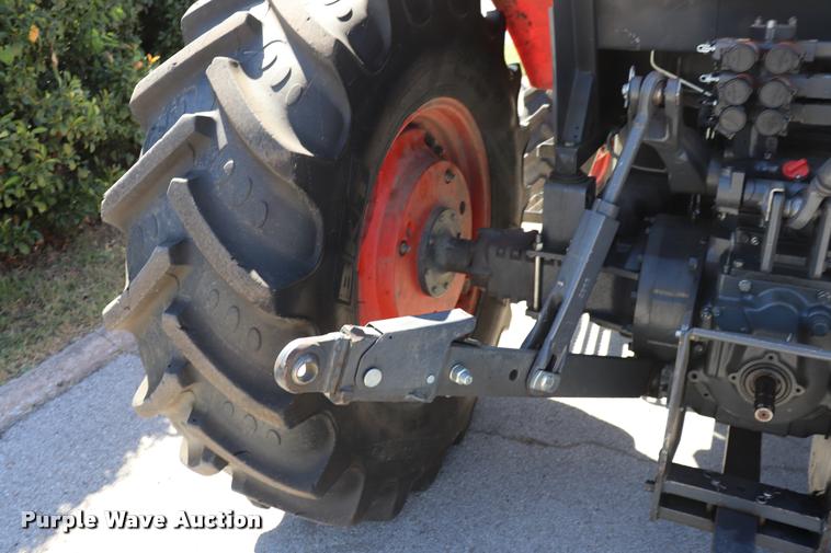 image for item DQ9316 2013 Kubota M108S HFWD tractor