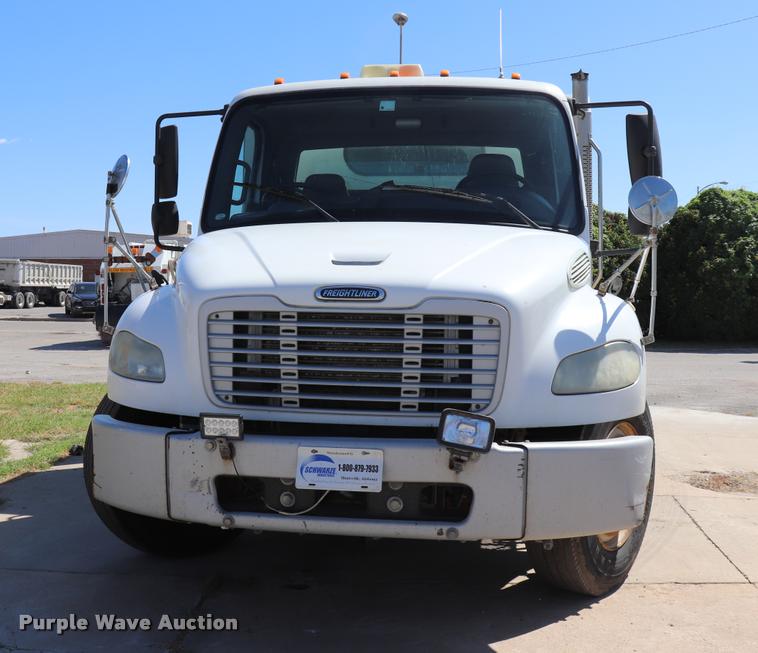 image for item DQ9317 2007 Freightliner Business Class M2 street sweeper truck