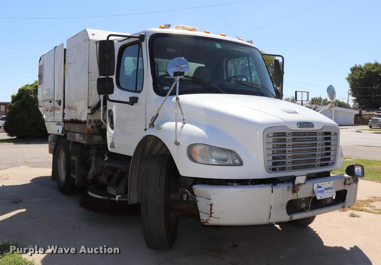 image for item DQ9317 2007 Freightliner Business Class M2 street sweeper truck