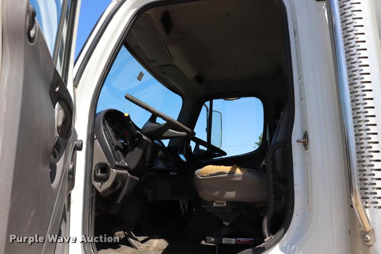 image for item DQ9317 2007 Freightliner Business Class M2 street sweeper truck