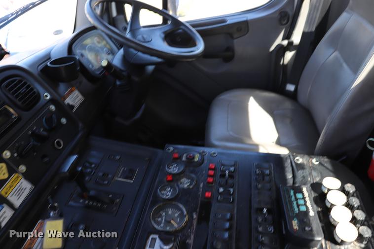 image for item DQ9317 2007 Freightliner Business Class M2 street sweeper truck