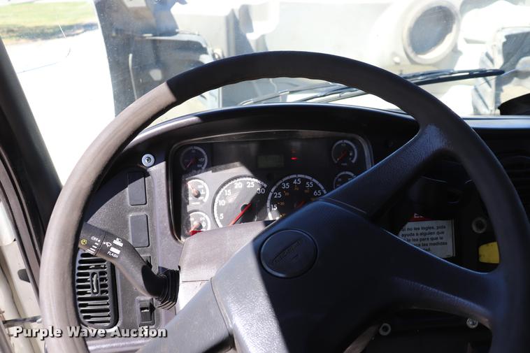 image for item DQ9317 2007 Freightliner Business Class M2 street sweeper truck