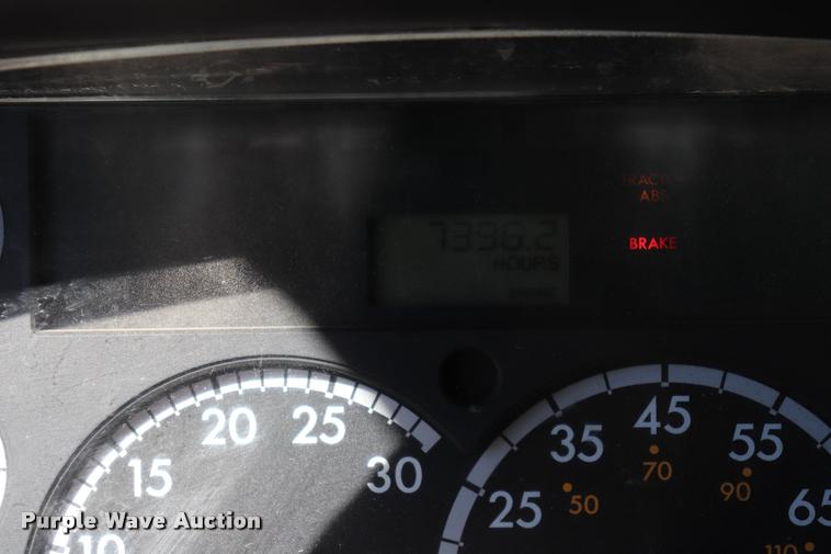 image for item DQ9317 2007 Freightliner Business Class M2 street sweeper truck