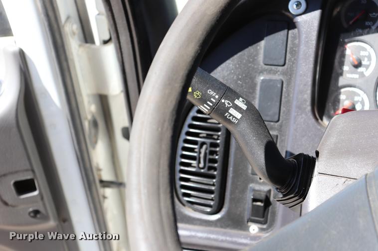 image for item DQ9317 2007 Freightliner Business Class M2 street sweeper truck