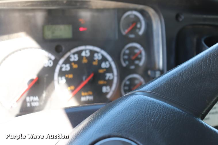 image for item DQ9317 2007 Freightliner Business Class M2 street sweeper truck