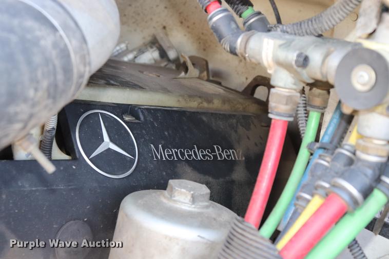 image for item DQ9317 2007 Freightliner Business Class M2 street sweeper truck