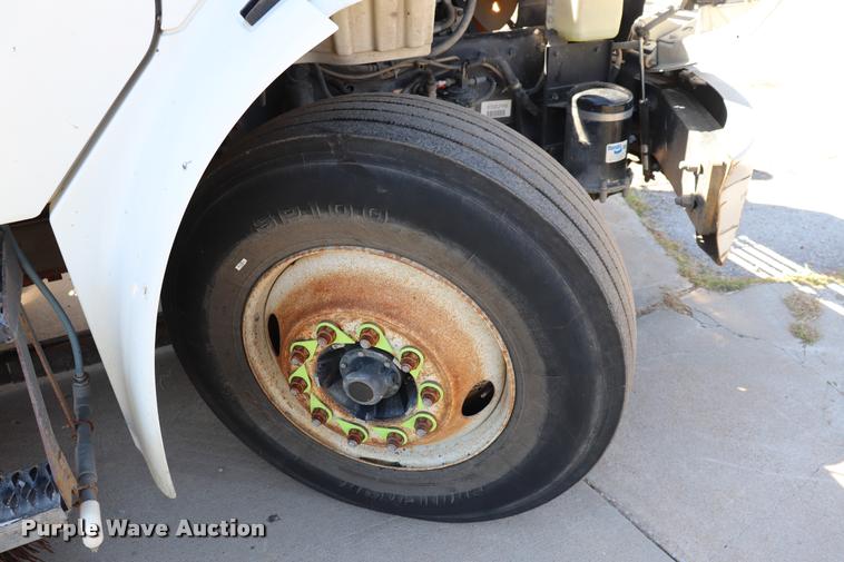 image for item DQ9317 2007 Freightliner Business Class M2 street sweeper truck