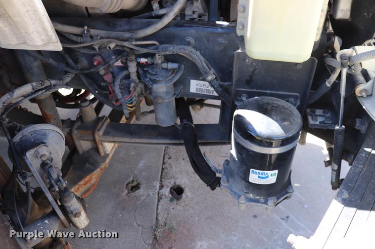 image for item DQ9317 2007 Freightliner Business Class M2 street sweeper truck