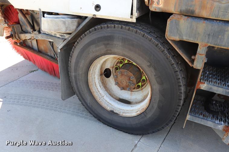 image for item DQ9317 2007 Freightliner Business Class M2 street sweeper truck