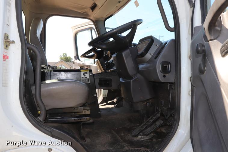 image for item DQ9317 2007 Freightliner Business Class M2 street sweeper truck