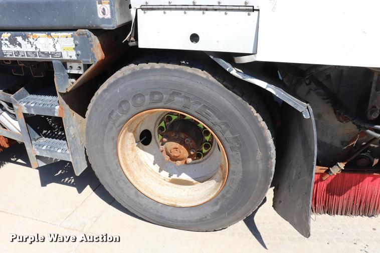 image for item DQ9317 2007 Freightliner Business Class M2 street sweeper truck