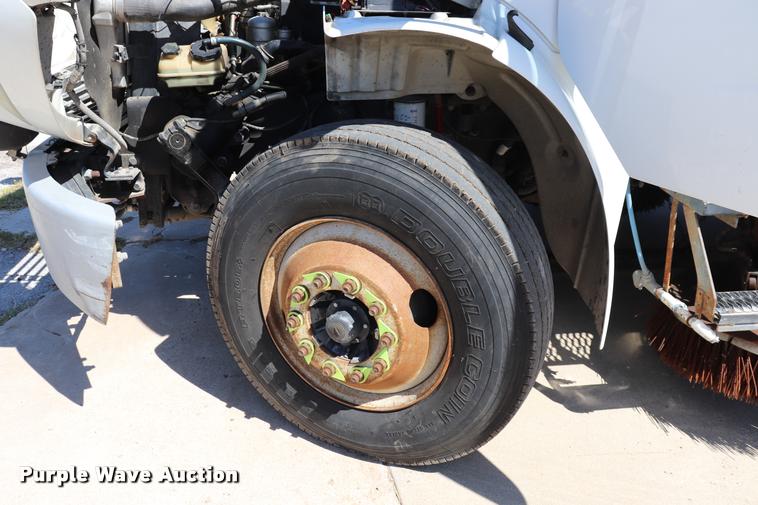 image for item DQ9317 2007 Freightliner Business Class M2 street sweeper truck