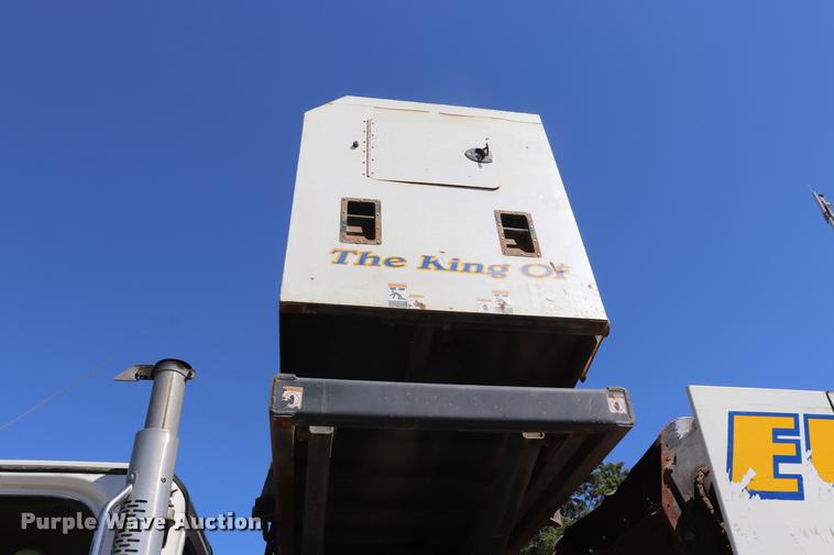 image for item DQ9317 2007 Freightliner Business Class M2 street sweeper truck