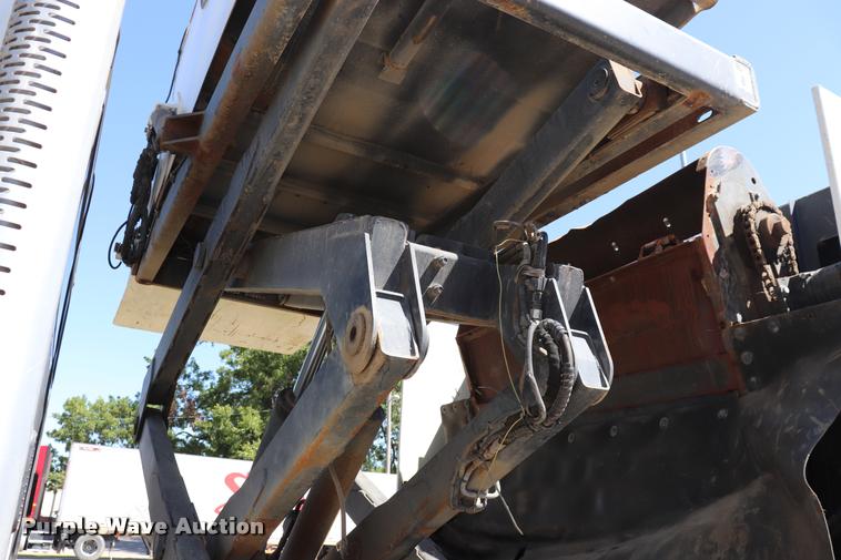 image for item DQ9317 2007 Freightliner Business Class M2 street sweeper truck